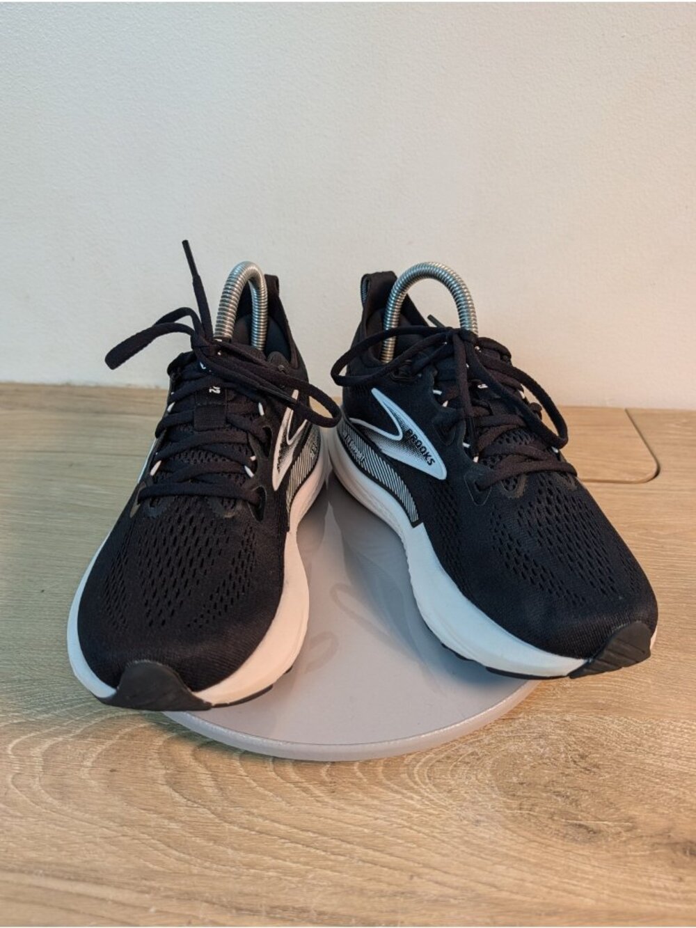 Brooks Glycerin GTS 22 Womens Size 7 Black Athletic Running Shoes Sneakers